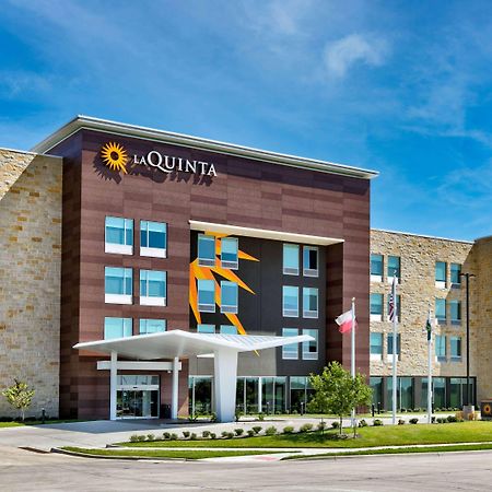 La Quinta Inn & Suites By Wyndham Terrell Bagian luar foto