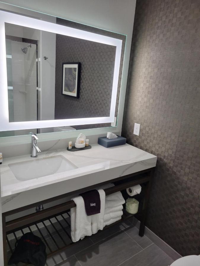 La Quinta Inn & Suites By Wyndham Terrell Bagian luar foto
