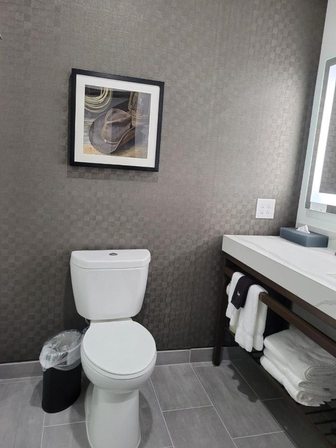 La Quinta Inn & Suites By Wyndham Terrell Bagian luar foto