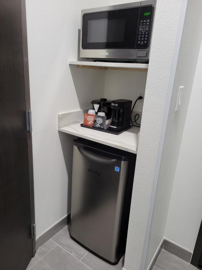 La Quinta Inn & Suites By Wyndham Terrell Bagian luar foto