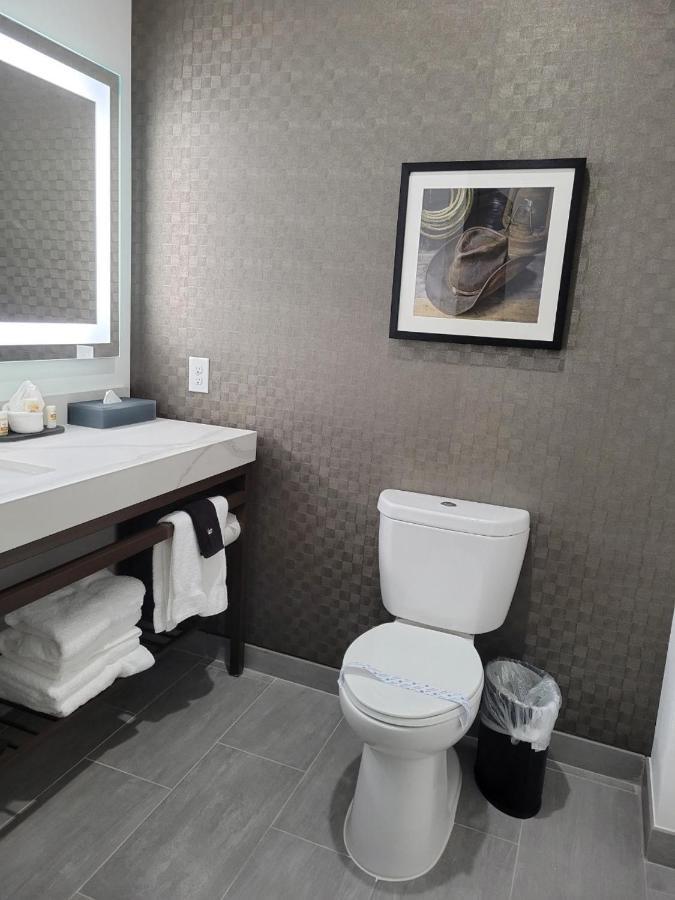 La Quinta Inn & Suites By Wyndham Terrell Bagian luar foto