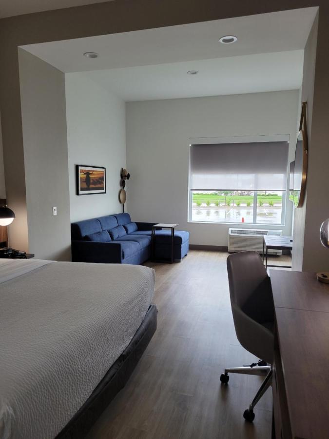 La Quinta Inn & Suites By Wyndham Terrell Bagian luar foto