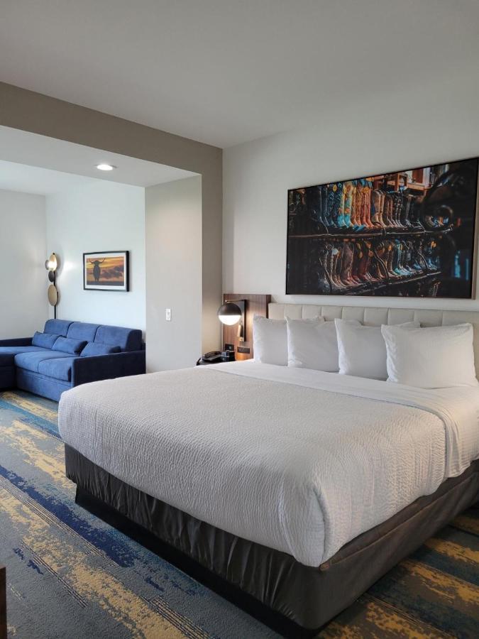 La Quinta Inn & Suites By Wyndham Terrell Bagian luar foto