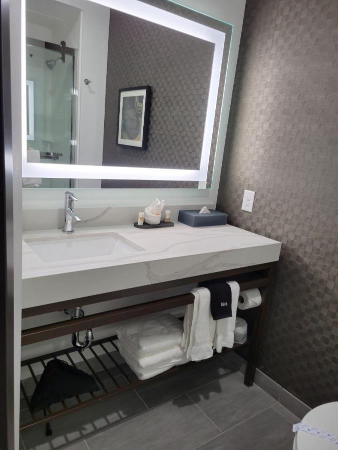 La Quinta Inn & Suites By Wyndham Terrell Bagian luar foto