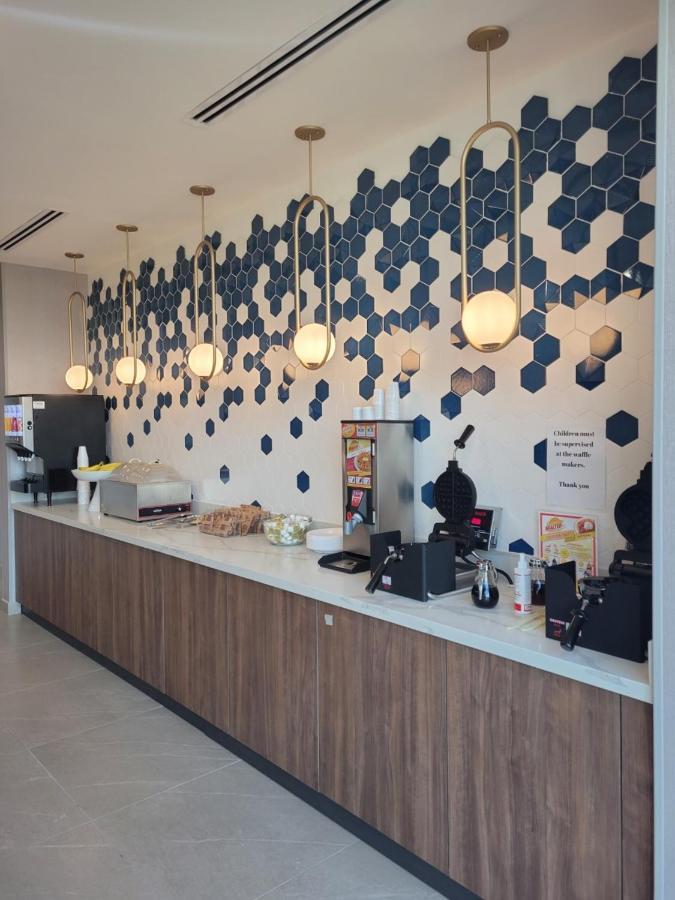 La Quinta Inn & Suites By Wyndham Terrell Bagian luar foto