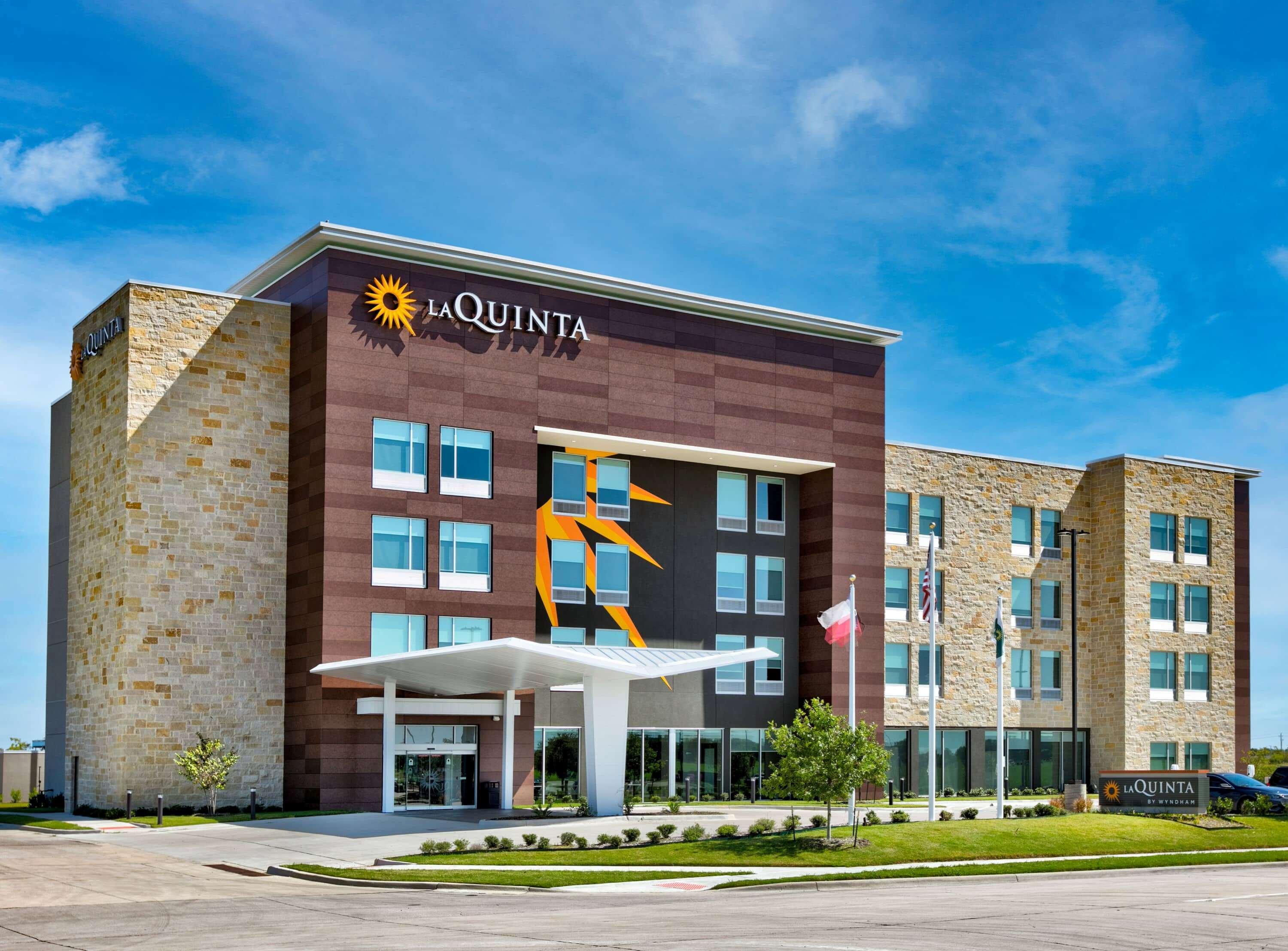 La Quinta Inn & Suites By Wyndham Terrell Bagian luar foto