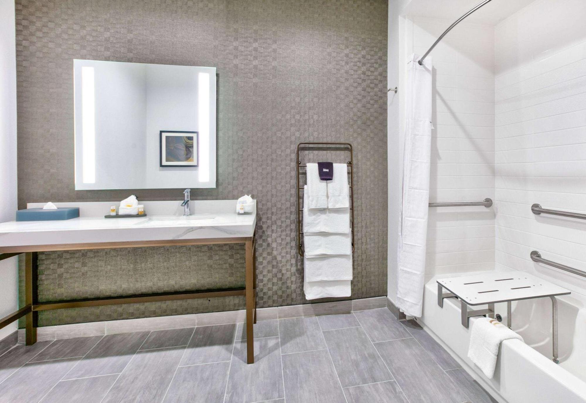 La Quinta Inn & Suites By Wyndham Terrell Bagian luar foto