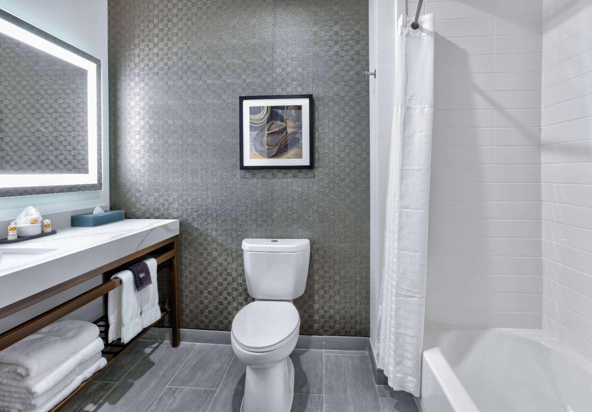 La Quinta Inn & Suites By Wyndham Terrell Bagian luar foto