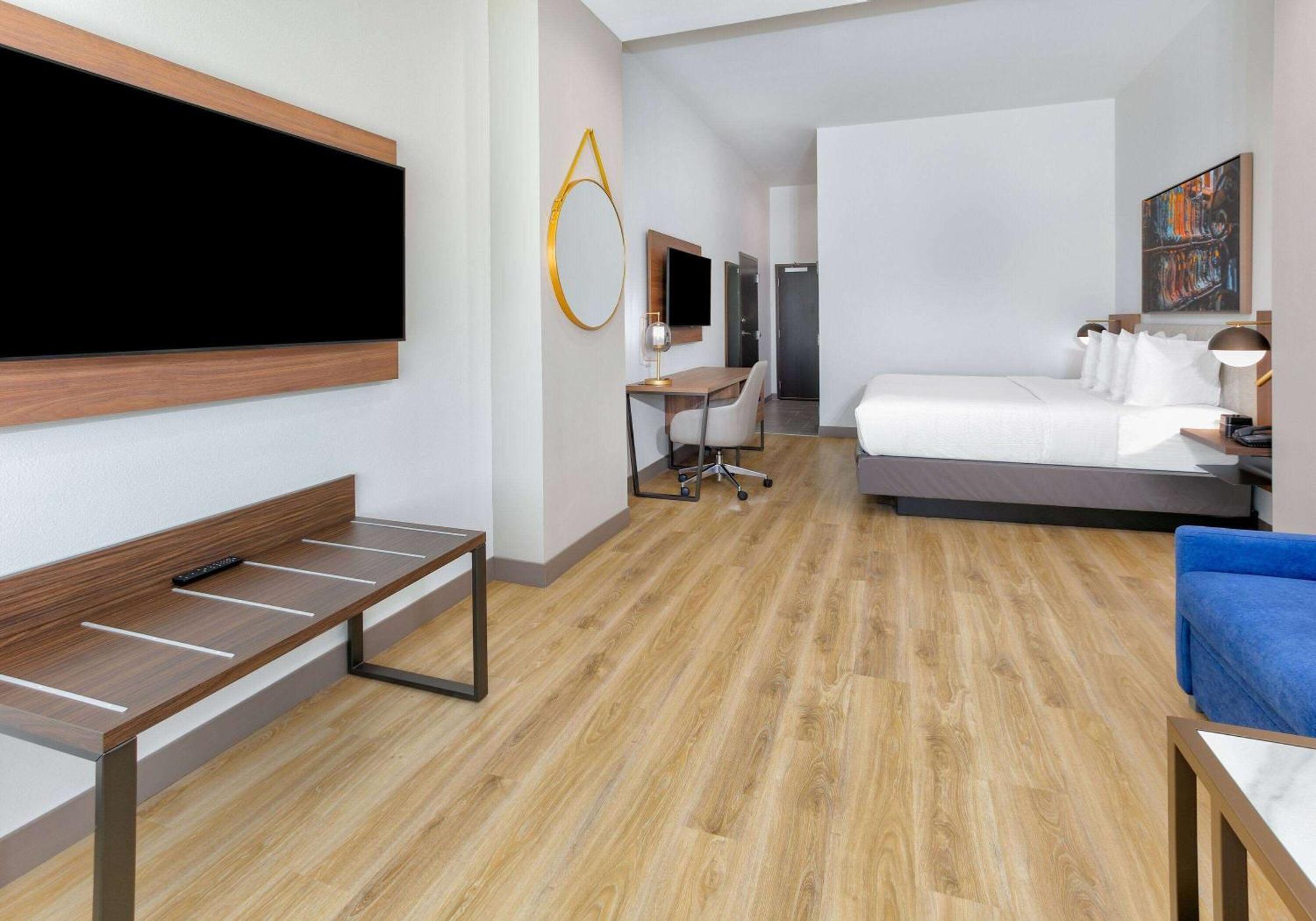 La Quinta Inn & Suites By Wyndham Terrell Bagian luar foto